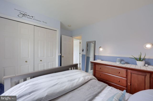 725 SKYWALK LN, Lancaster, PA 17601