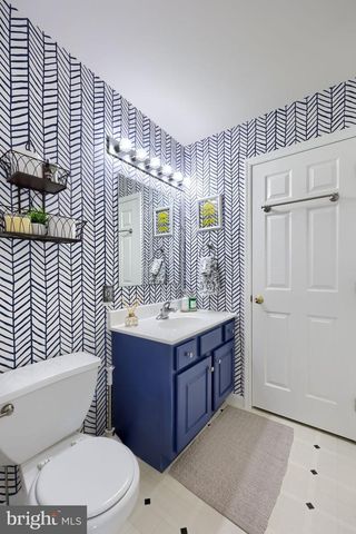 725 SKYWALK LN, Lancaster, PA 17601