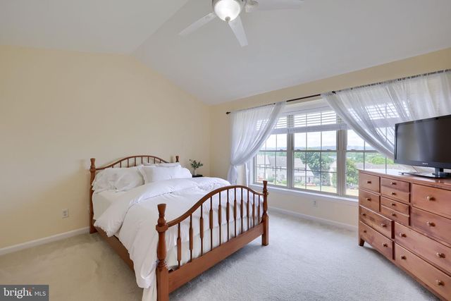 725 SKYWALK LN, Lancaster, PA 17601
