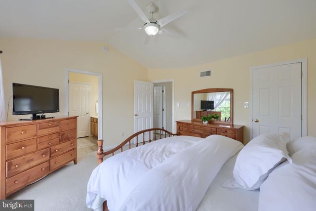 725 SKYWALK LN, Lancaster, PA 17601