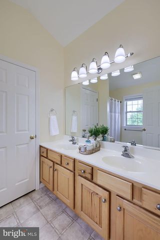 725 SKYWALK LN, Lancaster, PA 17601