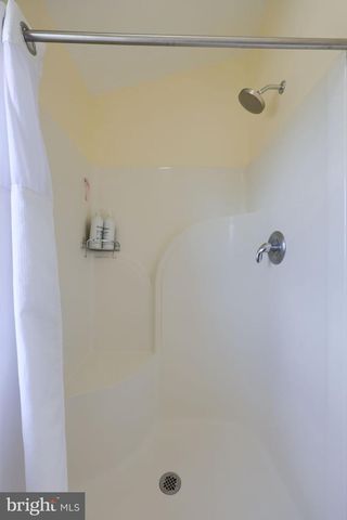 725 SKYWALK LN, Lancaster, PA 17601