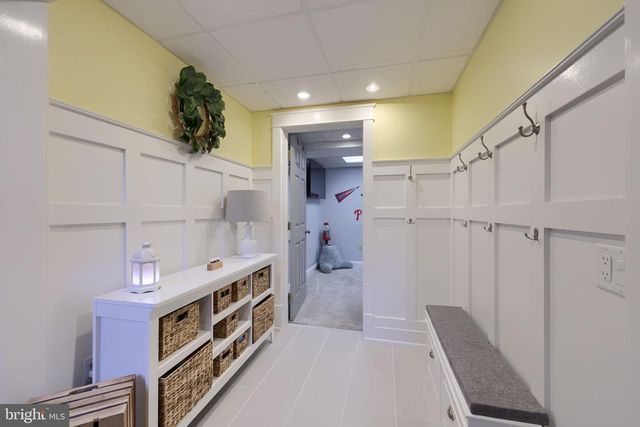 725 SKYWALK LN, Lancaster, PA 17601