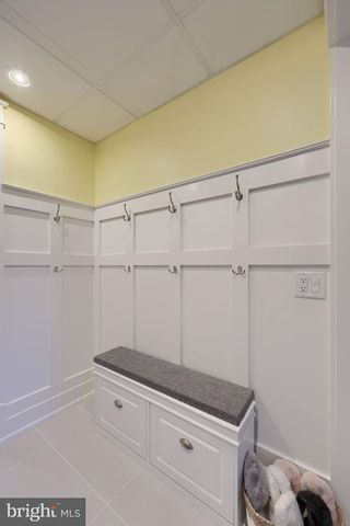 725 SKYWALK LN, Lancaster, PA 17601