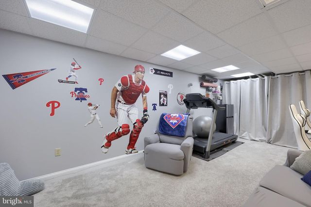 725 SKYWALK LN, Lancaster, PA 17601