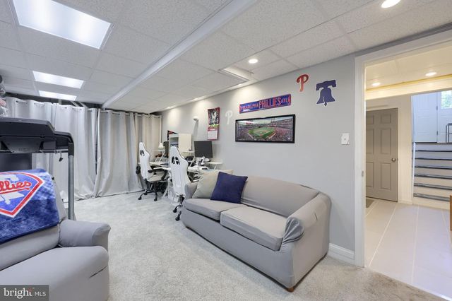 725 SKYWALK LN, Lancaster, PA 17601