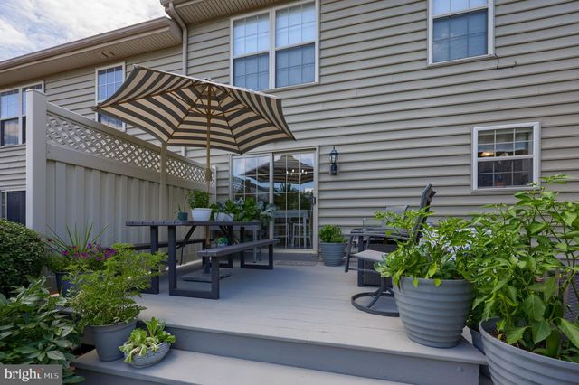 725 SKYWALK LN, Lancaster, PA 17601