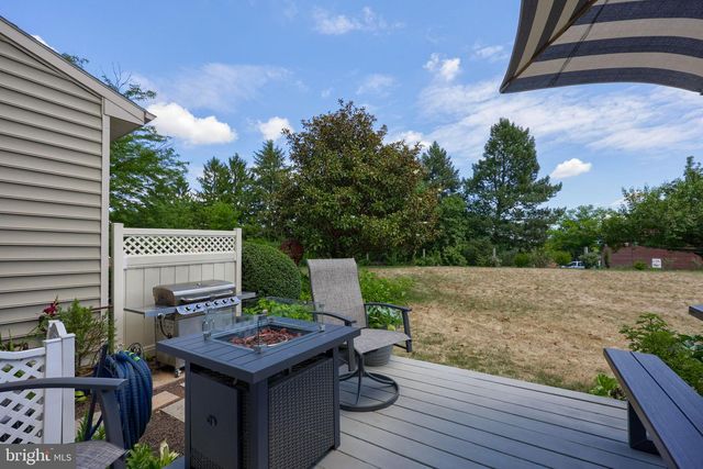 725 SKYWALK LN, Lancaster, PA 17601