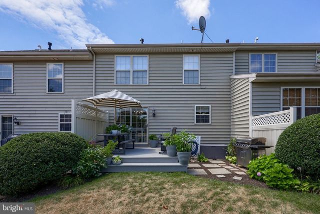 725 SKYWALK LN, Lancaster, PA 17601