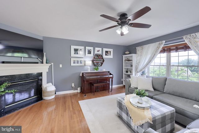 725 SKYWALK LN, Lancaster, PA 17601