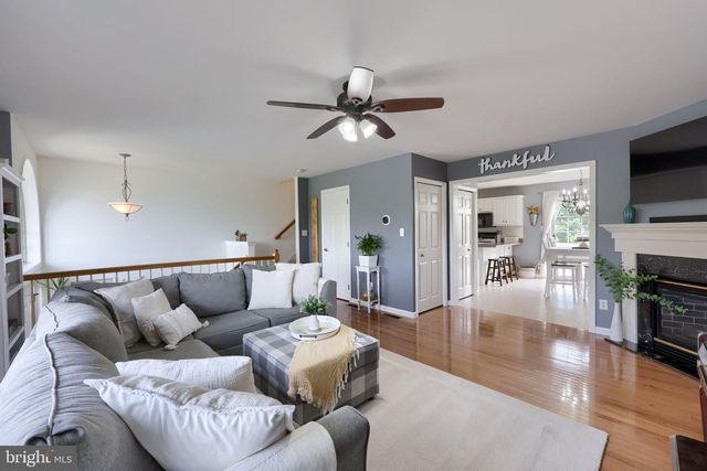 725 SKYWALK LN, Lancaster, PA 17601