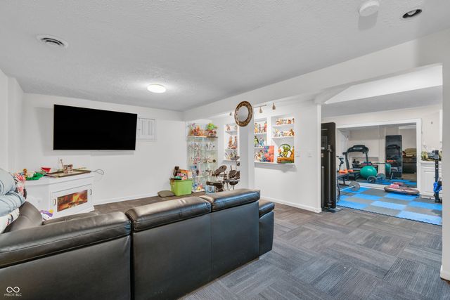 10249 Winlee Court, Indianapolis, IN 46236