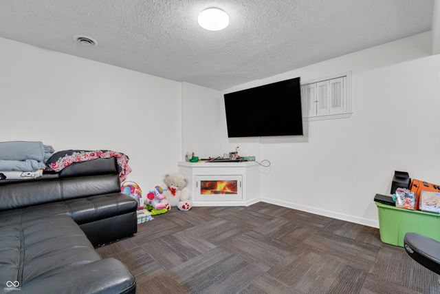 10249 Winlee Court, Indianapolis, IN 46236