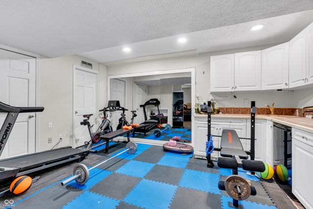 10249 Winlee Court, Indianapolis, IN 46236