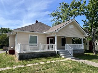 112 S Tarver Ave, Lebanon, TN 37087