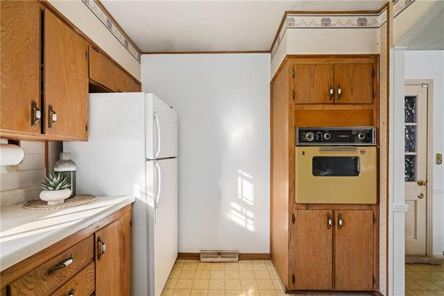 12128 E 49th Street, Independence, MO 64055