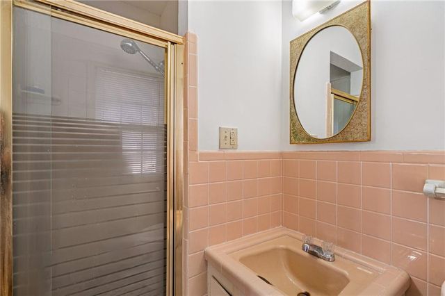 12128 E 49th Street, Independence, MO 64055