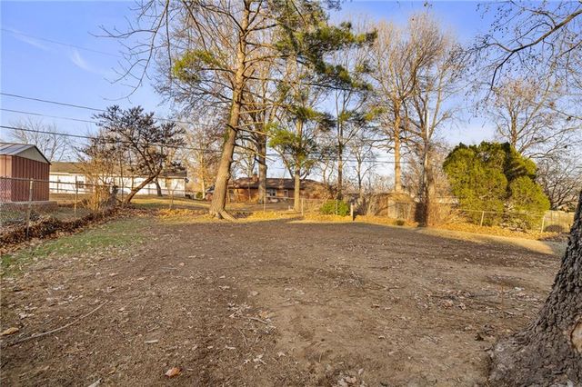 12128 E 49th Street, Independence, MO 64055