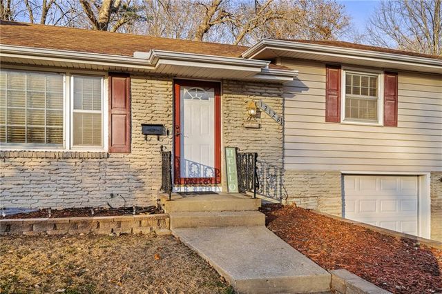 12128 E 49th Street, Independence, MO 64055