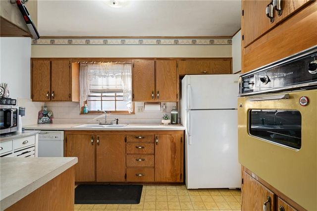 12128 E 49th Street, Independence, MO 64055