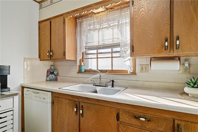 12128 E 49th Street, Independence, MO 64055