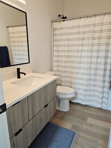 924 12th Street, Des Moines, IA 50309