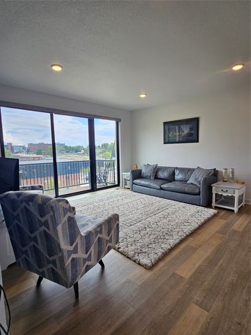 924 12th Street, Des Moines, IA 50309