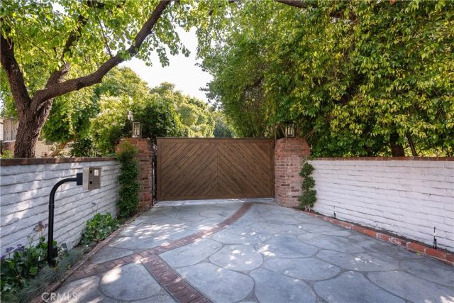 4851 Corbin Avenue, Tarzana, CA 91356