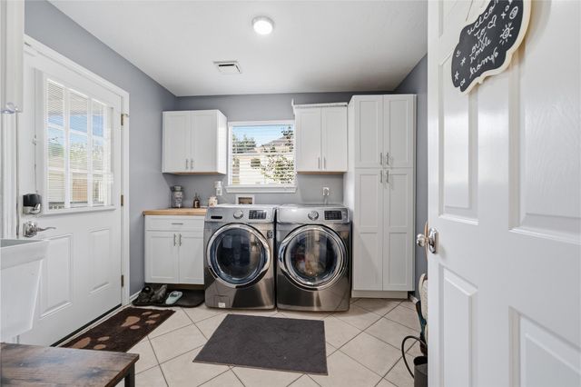 405 Regency Court, Friendswood, TX 77546