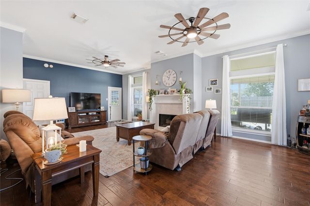 405 Regency Court, Friendswood, TX 77546
