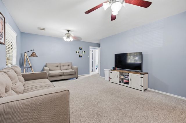 405 Regency Court, Friendswood, TX 77546
