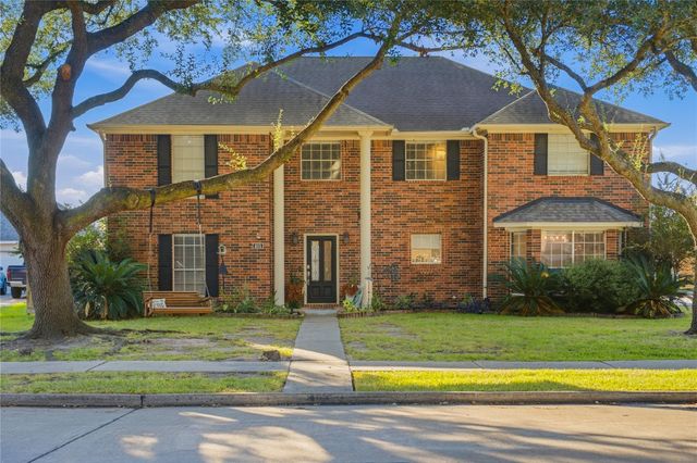 405 Regency Court, Friendswood, TX 77546