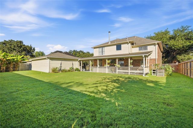 405 Regency Court, Friendswood, TX 77546