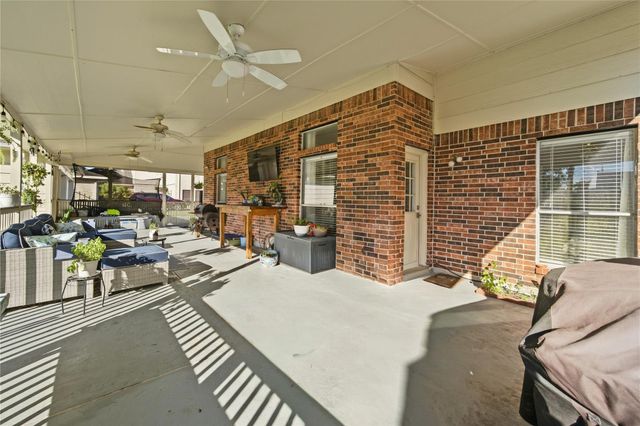 405 Regency Court, Friendswood, TX 77546