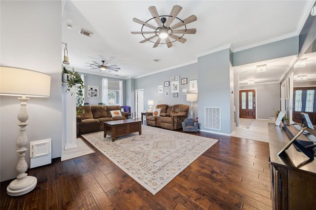 405 Regency Court, Friendswood, TX 77546