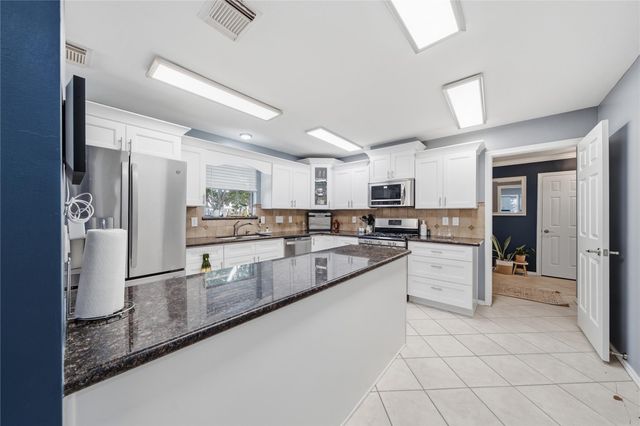 405 Regency Court, Friendswood, TX 77546