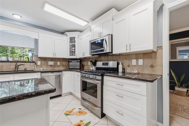 405 Regency Court, Friendswood, TX 77546