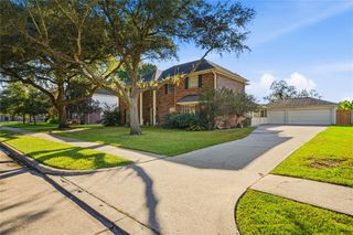 405 Regency Court, Friendswood, TX 77546