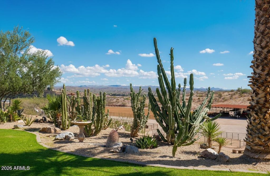 694 N COUNTRY CLUB Drive, Wickenburg, AZ 85390 — exterior