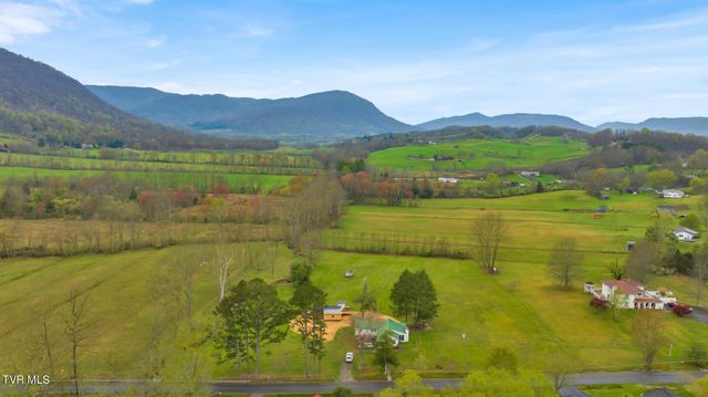 2821 Egan Road, Big Stone Gap, VA 24219
