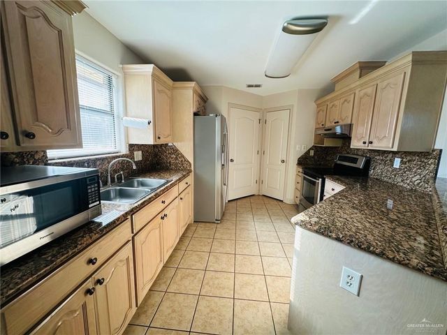 418 W Iroquois Avenue, Pharr, TX 78577