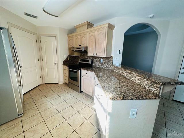 418 W Iroquois Avenue, Pharr, TX 78577