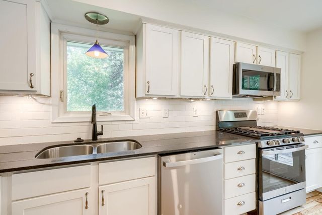 7100 Foxboro Lane, Woodbury, MN 55125