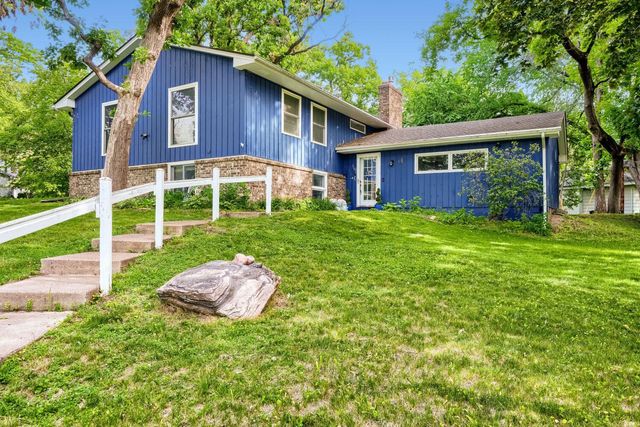 7100 Foxboro Lane, Woodbury, MN 55125