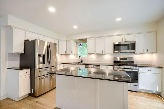 7100 Foxboro Lane, Woodbury, MN 55125