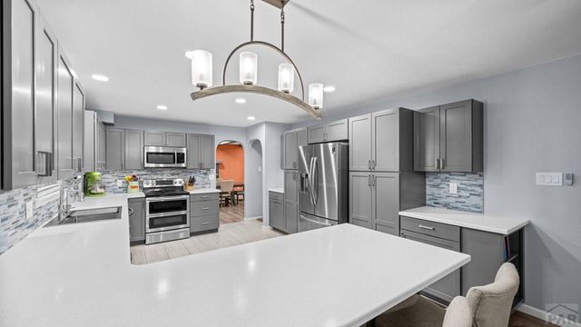 61 Posada Dr, Pueblo, CO 81005