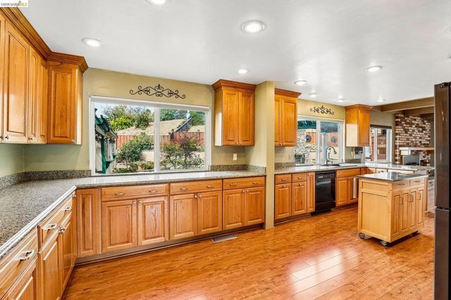 2636 Tamalpais Drive, Pinole, CA 94564