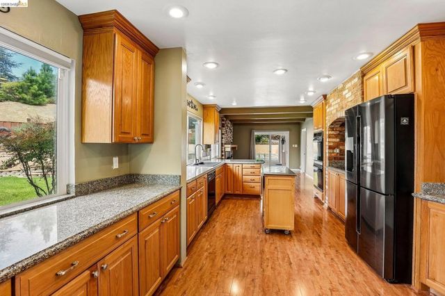 2636 Tamalpais Drive, Pinole, CA 94564