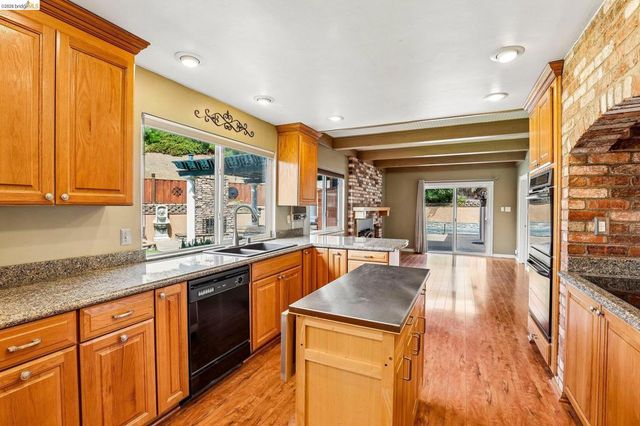 2636 Tamalpais Drive, Pinole, CA 94564