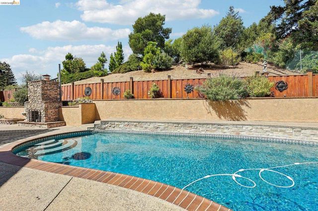 2636 Tamalpais Drive, Pinole, CA 94564